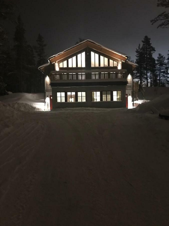 Varijlyan Salen  Bagian luar foto